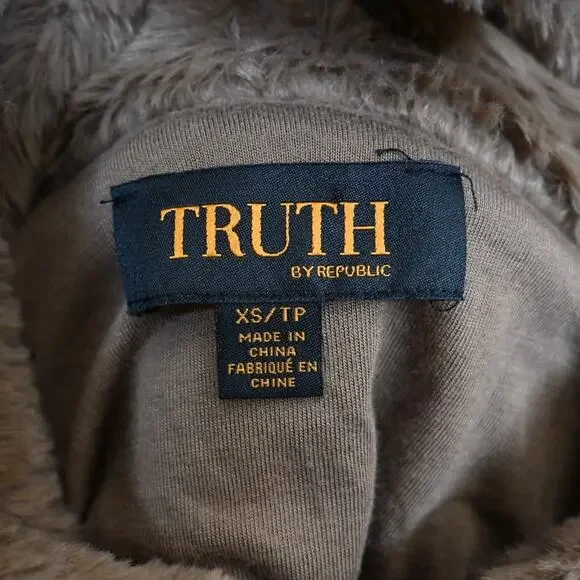 Truth by Republic Women's XS Faux Fur Hoodie Oversized - Picture 7 of 9